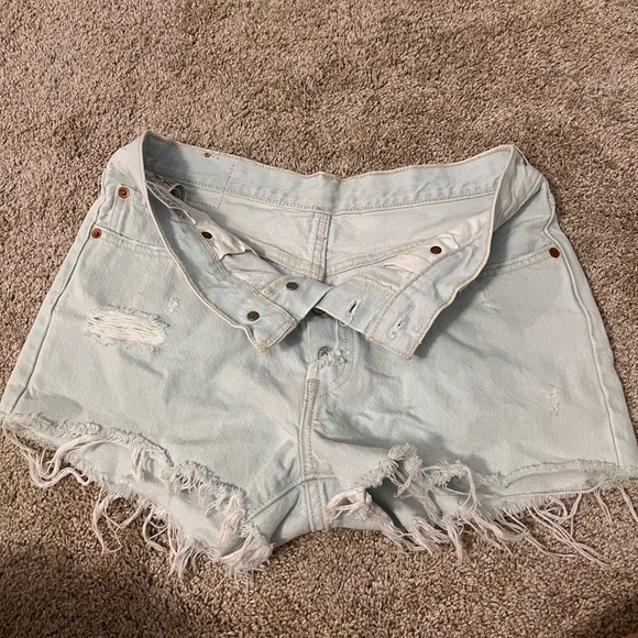 Levi distressed jean shorts - Picture 3 of 5